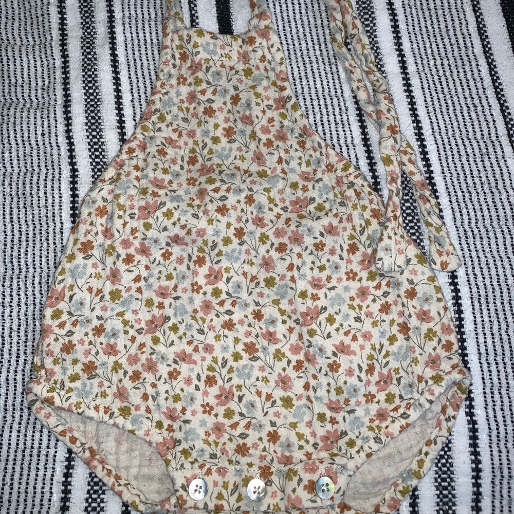 Rupee and cru bubble